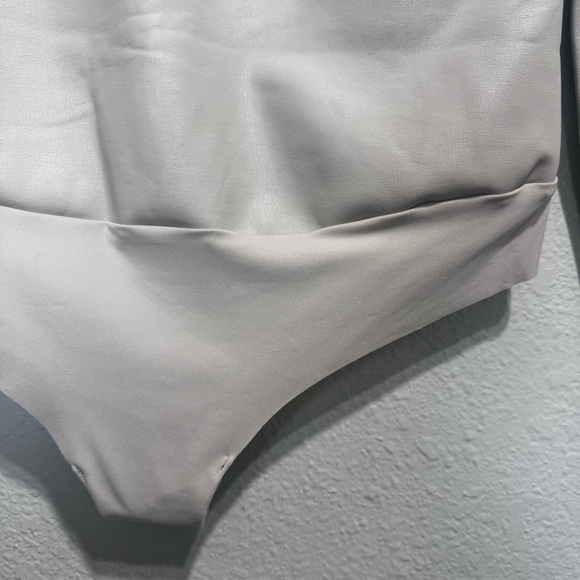 New Skims Faux Leather Shell Long Sleeve Thong Bodysuit Size XL - Picture 5 of 16